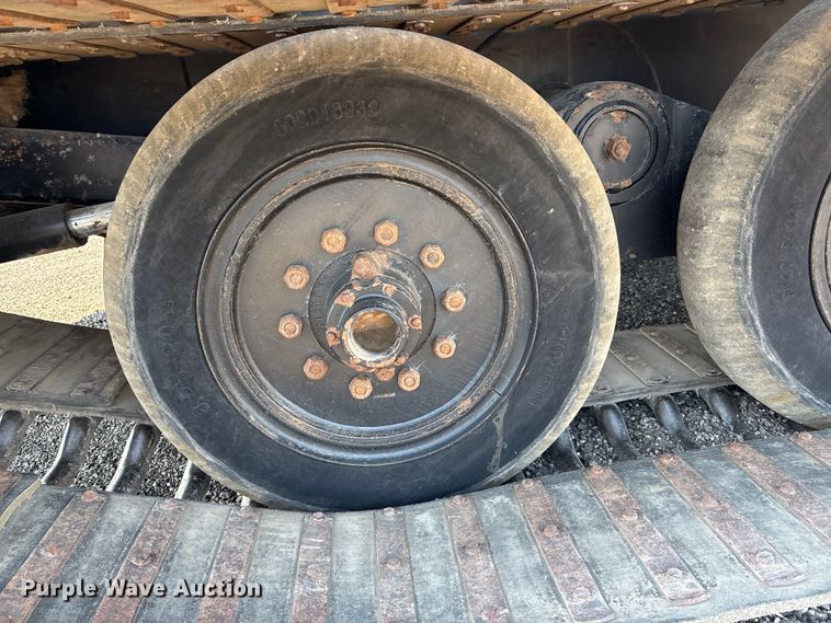 image for item EG8953 Prinoth GT 3000 track carrier with bucket lift