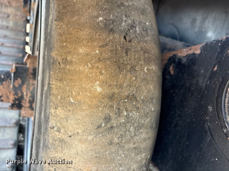 image for item EG8953 Prinoth GT 3000 track carrier with bucket lift