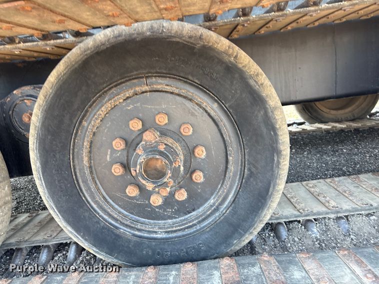 image for item EG8953 Prinoth GT 3000 track carrier with bucket lift