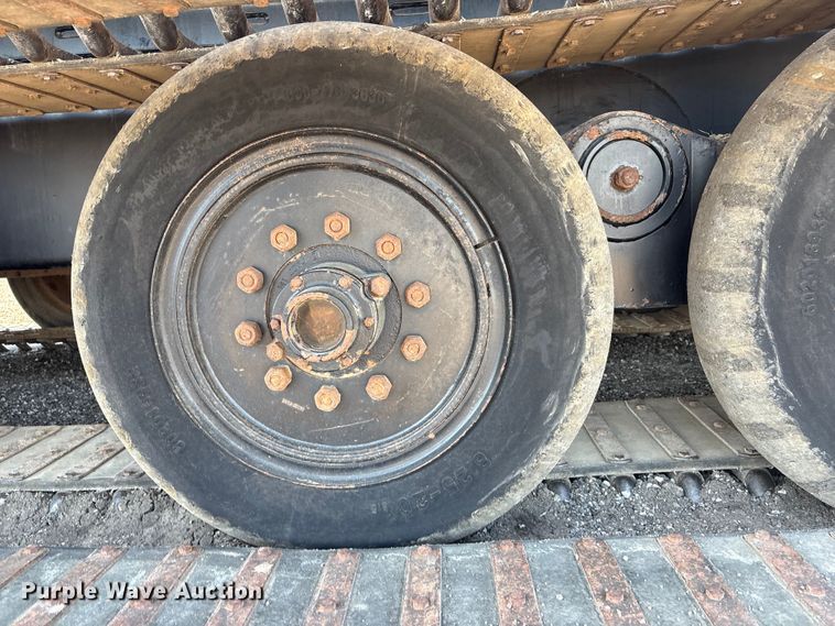 image for item EG8953 Prinoth GT 3000 track carrier with bucket lift