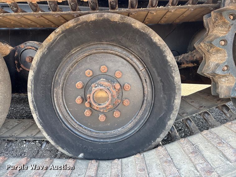 image for item EG8953 Prinoth GT 3000 track carrier with bucket lift