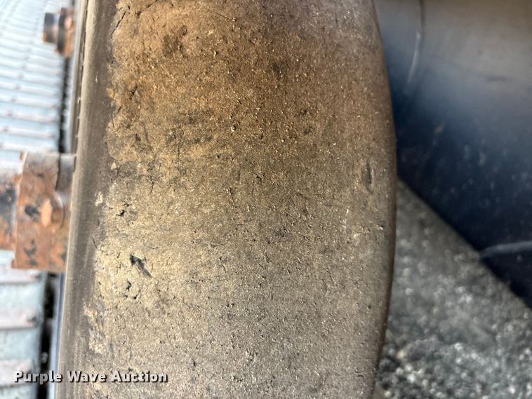 image for item EG8953 Prinoth GT 3000 track carrier with bucket lift