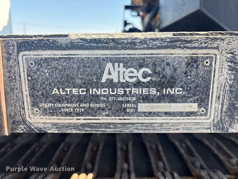 image for item EG8953 Prinoth GT 3000 track carrier with bucket lift