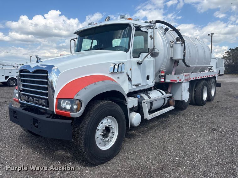 image for item EG8961 2012 Mack GU713 vacuum truck