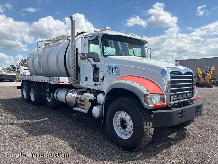 image for item EG8961 2012 Mack GU713 vacuum truck