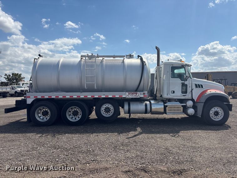 image for item EG8961 2012 Mack GU713 vacuum truck