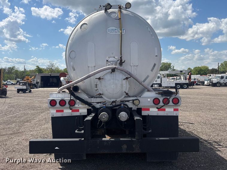 image for item EG8961 2012 Mack GU713 vacuum truck