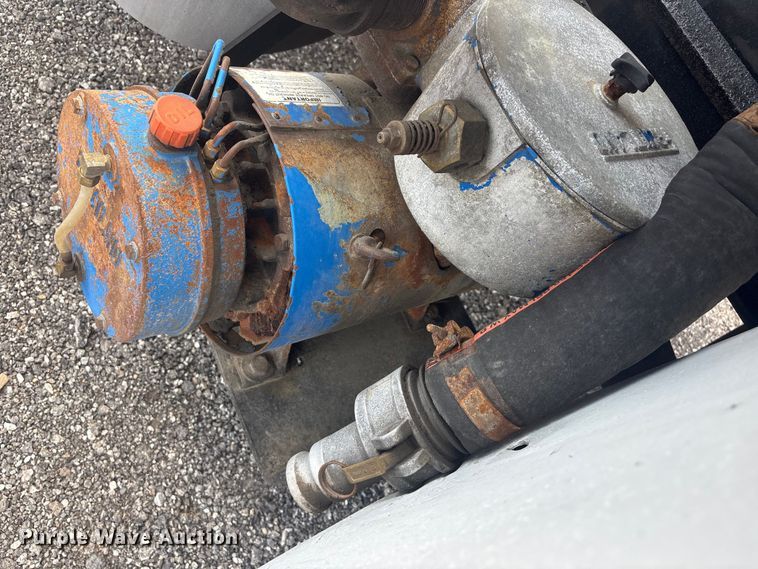image for item EG8961 2012 Mack GU713 vacuum truck