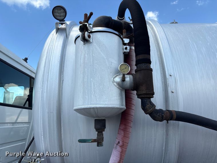 image for item EG8961 2012 Mack GU713 vacuum truck