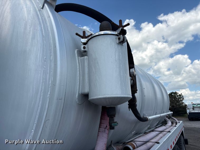 image for item EG8961 2012 Mack GU713 vacuum truck