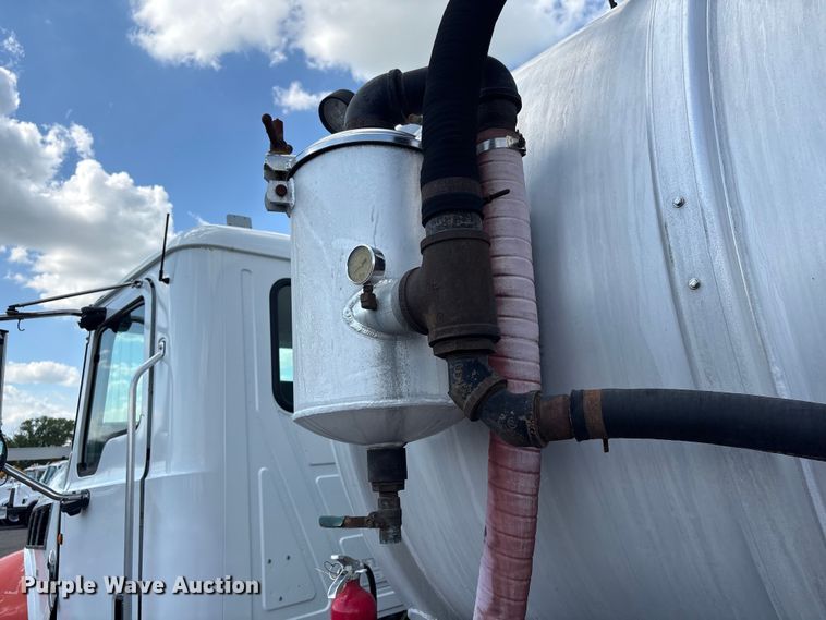 image for item EG8961 2012 Mack GU713 vacuum truck