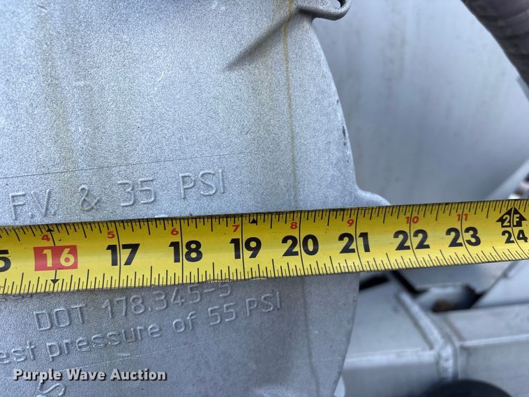 image for item EG8961 2012 Mack GU713 vacuum truck