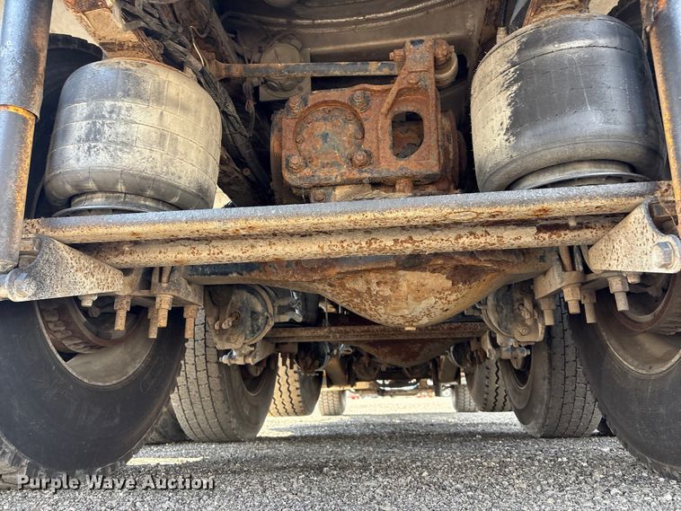 image for item EG8961 2012 Mack GU713 vacuum truck