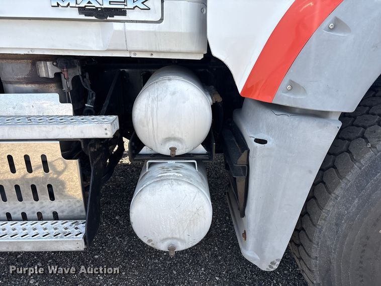 image for item EG8961 2012 Mack GU713 vacuum truck