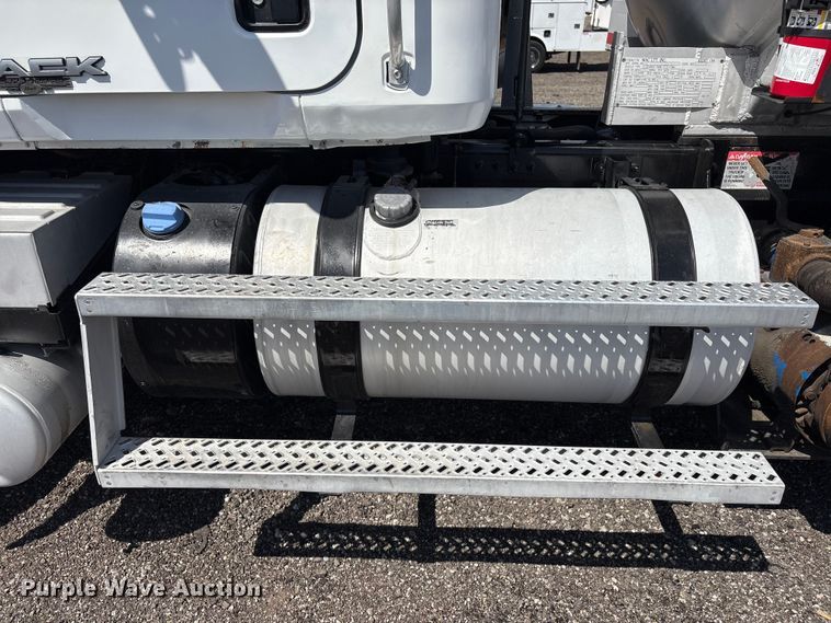 image for item EG8961 2012 Mack GU713 vacuum truck