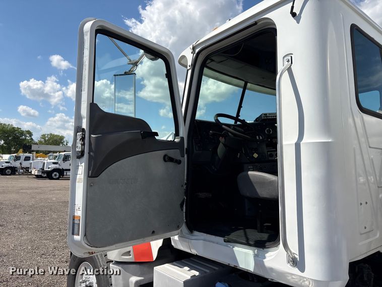 image for item EG8961 2012 Mack GU713 vacuum truck