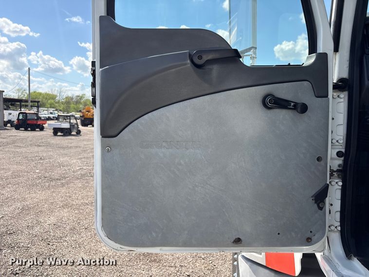 image for item EG8961 2012 Mack GU713 vacuum truck