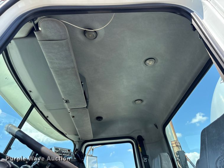 image for item EG8961 2012 Mack GU713 vacuum truck