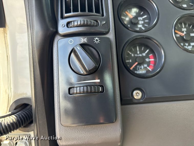 image for item EG8961 2012 Mack GU713 vacuum truck