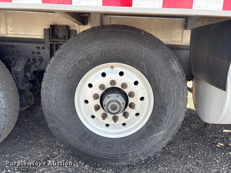 image for item EG8961 2012 Mack GU713 vacuum truck