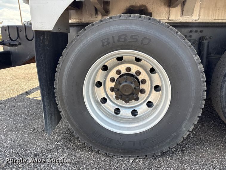 image for item EG8961 2012 Mack GU713 vacuum truck