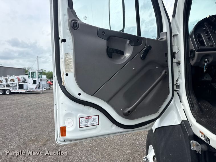 image for item EG8999 2013 Freightliner 108SD Crew Cab crane truck