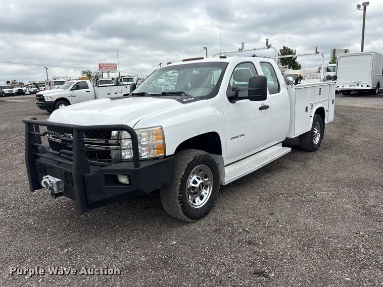 image for item EG9011 2011 Chevrolet 2500HD Ext. Cab utility bed pickup truck