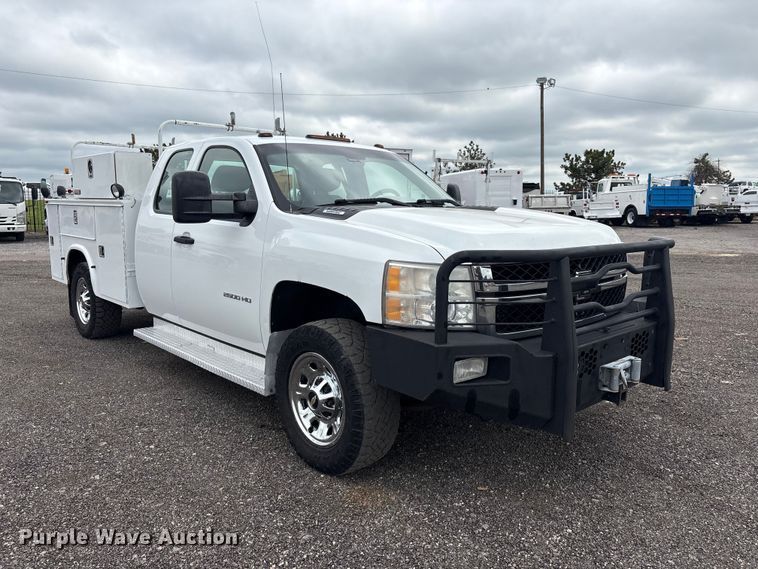 image for item EG9011 2011 Chevrolet 2500HD Ext. Cab utility bed pickup truck