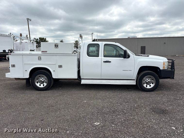image for item EG9011 2011 Chevrolet 2500HD Ext. Cab utility bed pickup truck