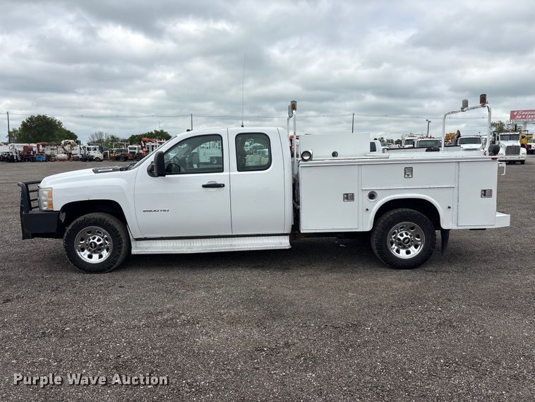 image for item EG9011 2011 Chevrolet 2500HD Ext. Cab utility bed pickup truck