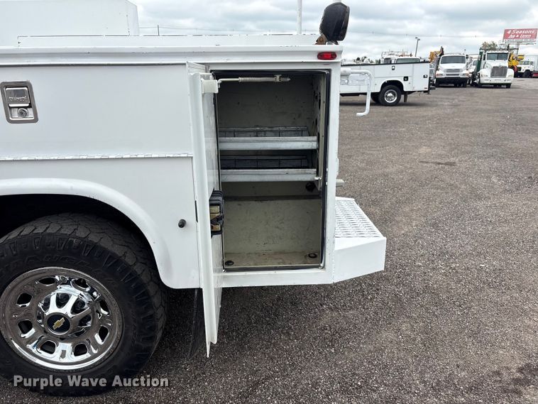 image for item EG9011 2011 Chevrolet 2500HD Ext. Cab utility bed pickup truck