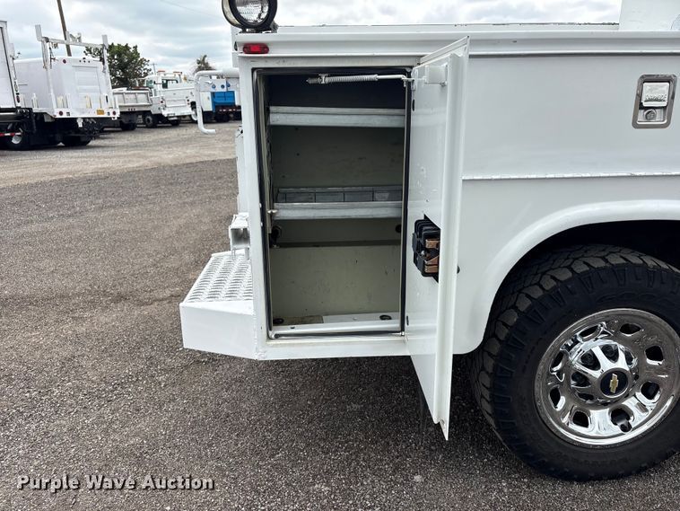 image for item EG9011 2011 Chevrolet 2500HD Ext. Cab utility bed pickup truck