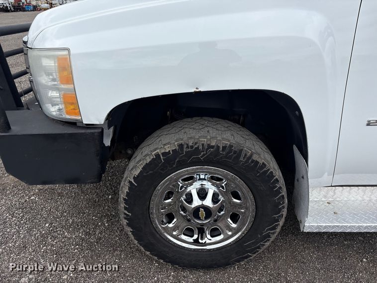 image for item EG9011 2011 Chevrolet 2500HD Ext. Cab utility bed pickup truck