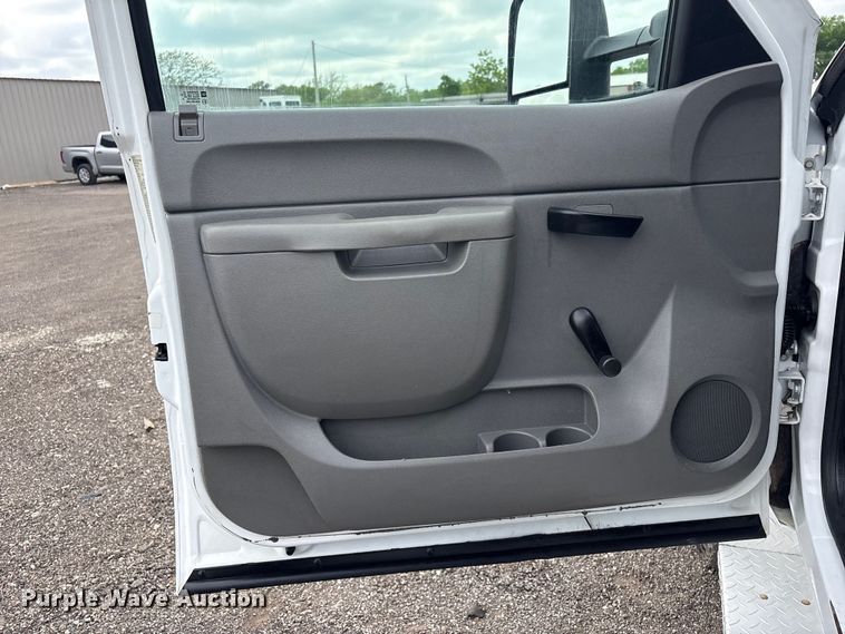 image for item EG9011 2011 Chevrolet 2500HD Ext. Cab utility bed pickup truck