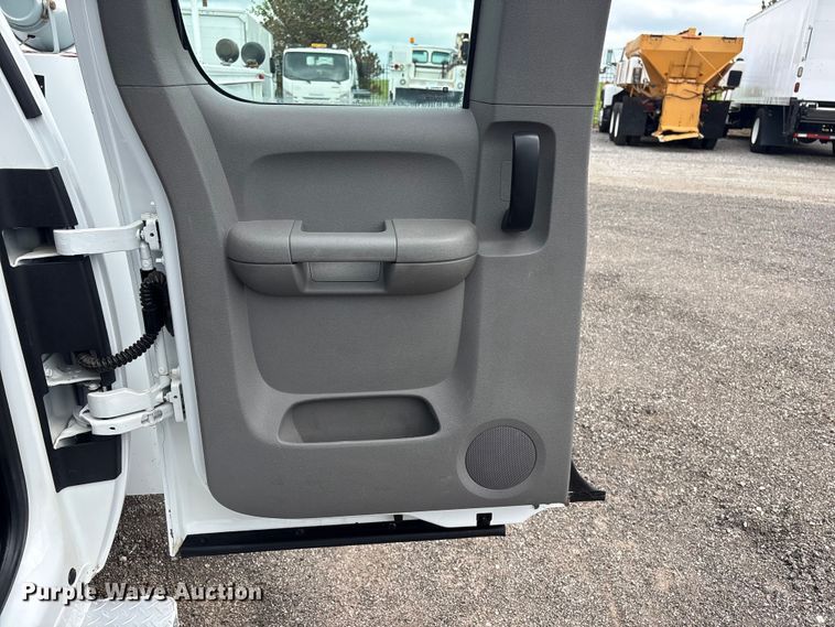 image for item EG9011 2011 Chevrolet 2500HD Ext. Cab utility bed pickup truck