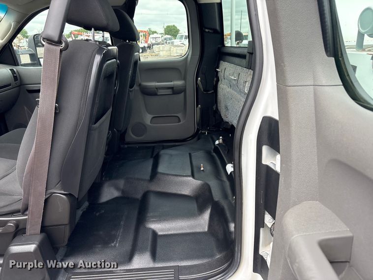 image for item EG9011 2011 Chevrolet 2500HD Ext. Cab utility bed pickup truck
