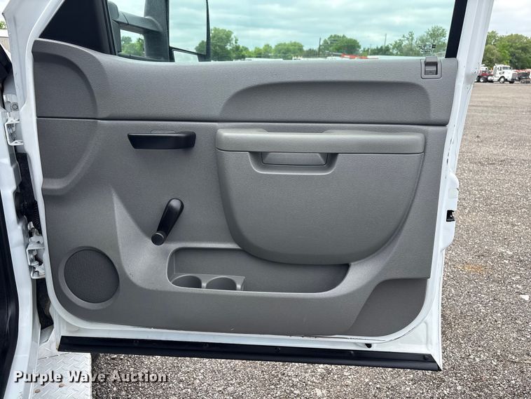 image for item EG9011 2011 Chevrolet 2500HD Ext. Cab utility bed pickup truck