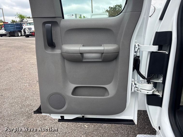 image for item EG9011 2011 Chevrolet 2500HD Ext. Cab utility bed pickup truck