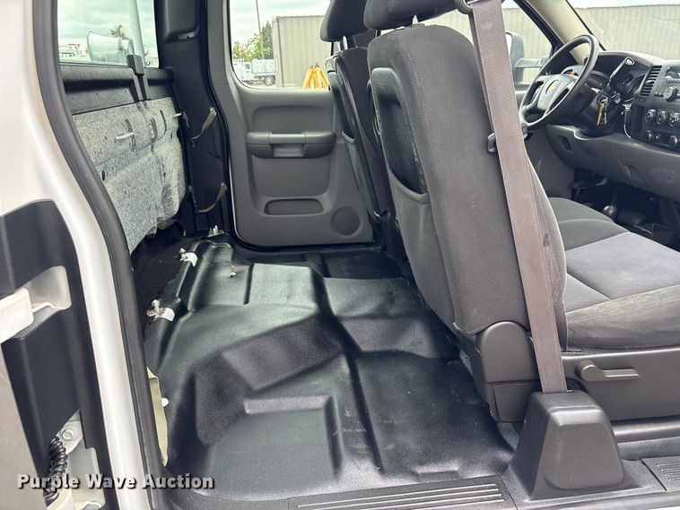 image for item EG9011 2011 Chevrolet 2500HD Ext. Cab utility bed pickup truck