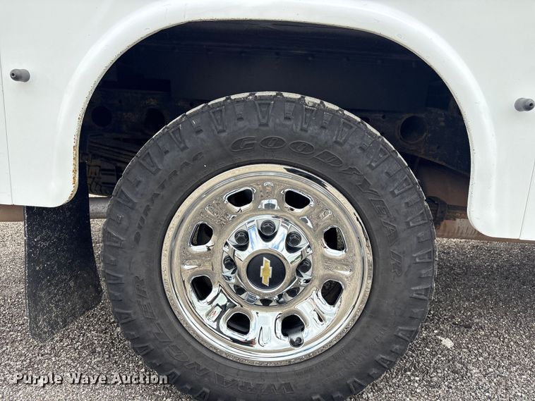 image for item EG9011 2011 Chevrolet 2500HD Ext. Cab utility bed pickup truck