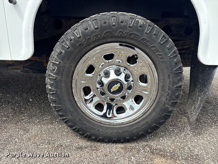image for item EG9011 2011 Chevrolet 2500HD Ext. Cab utility bed pickup truck