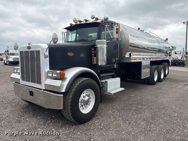 image for item EG9016 2003 Peterbilt 357 water truck