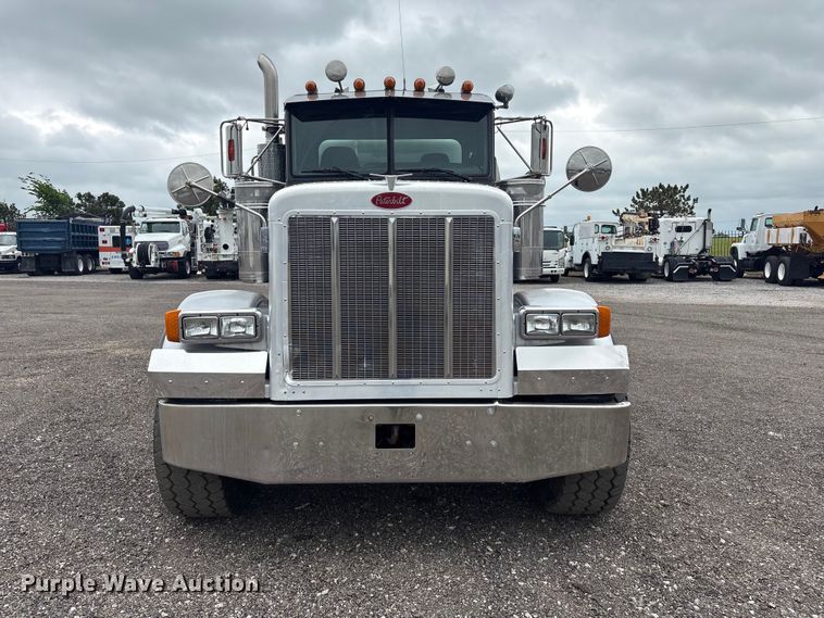 image for item EG9016 2003 Peterbilt 357 water truck