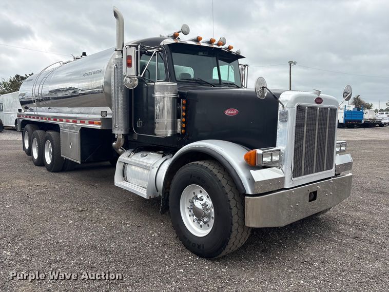 image for item EG9016 2003 Peterbilt 357 water truck
