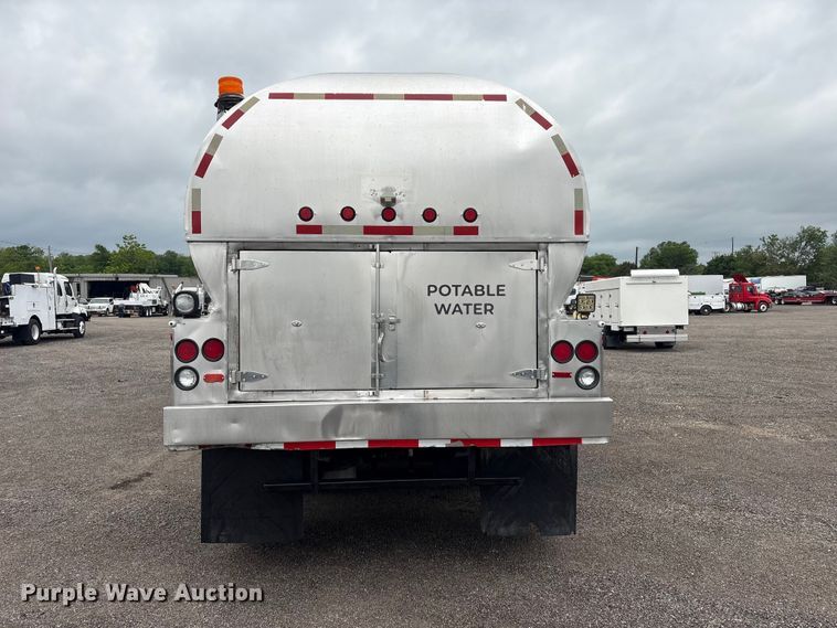 image for item EG9016 2003 Peterbilt 357 water truck