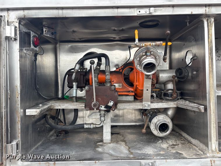 image for item EG9016 2003 Peterbilt 357 water truck