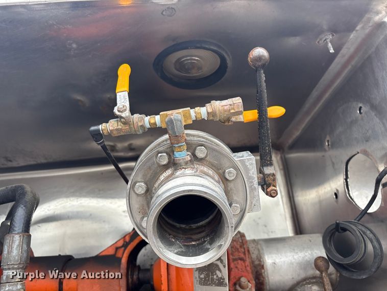 image for item EG9016 2003 Peterbilt 357 water truck