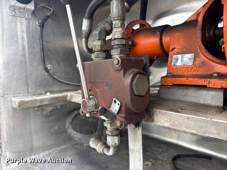 image for item EG9016 2003 Peterbilt 357 water truck