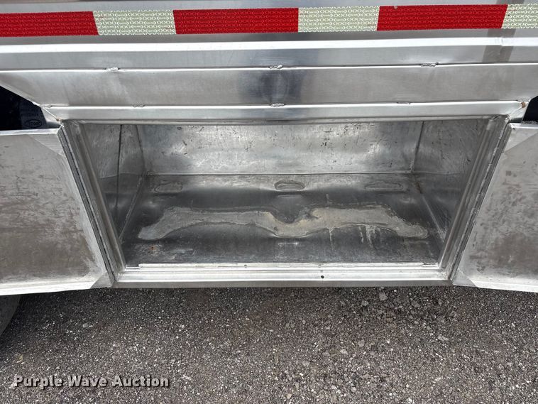 image for item EG9016 2003 Peterbilt 357 water truck