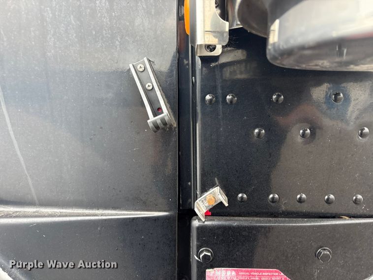 image for item EG9016 2003 Peterbilt 357 water truck